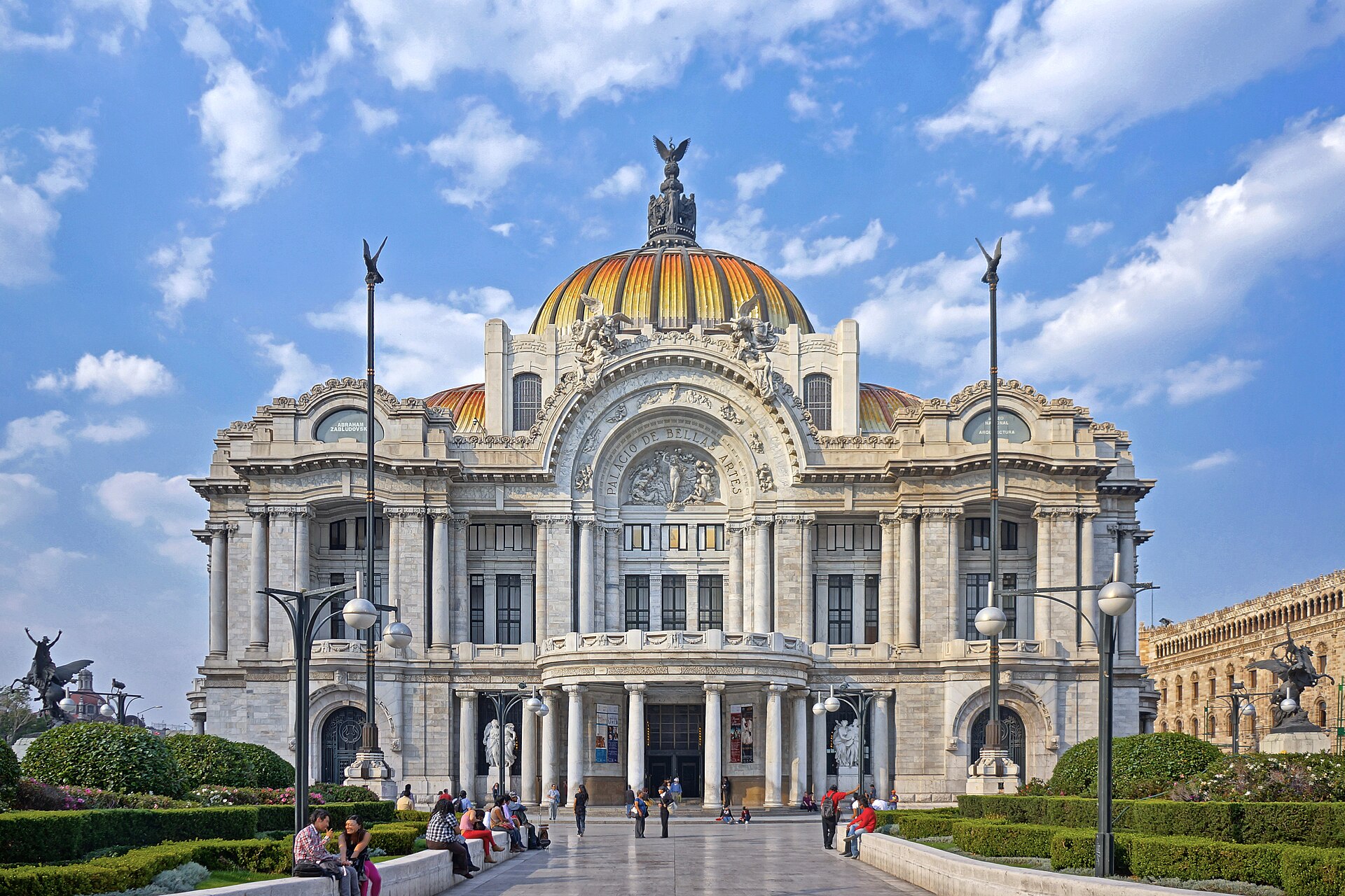 Palacio de Bellas Artes at night
