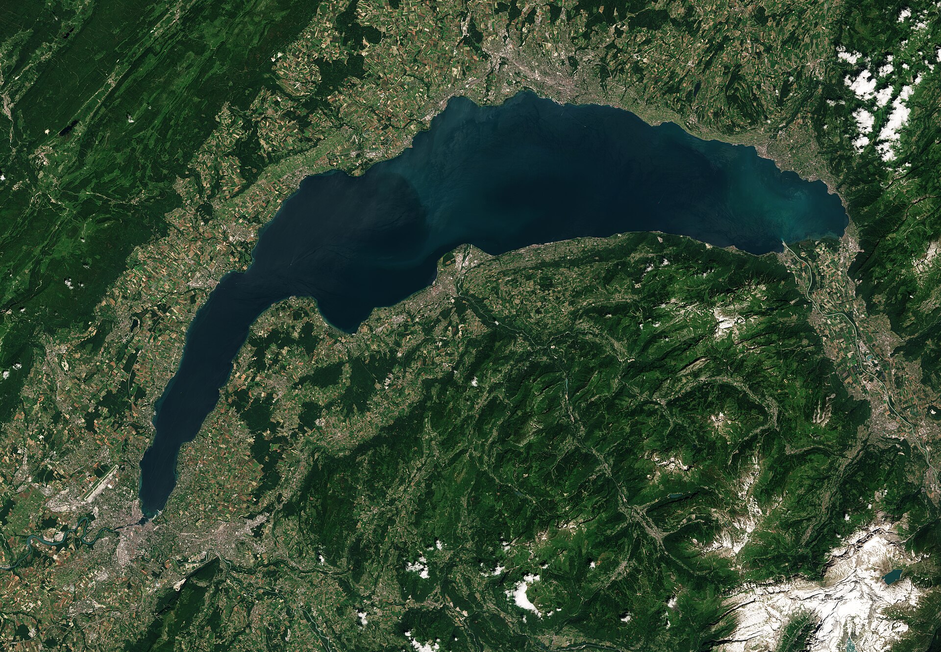 Lake Geneva with the Jet d'Eau fountain