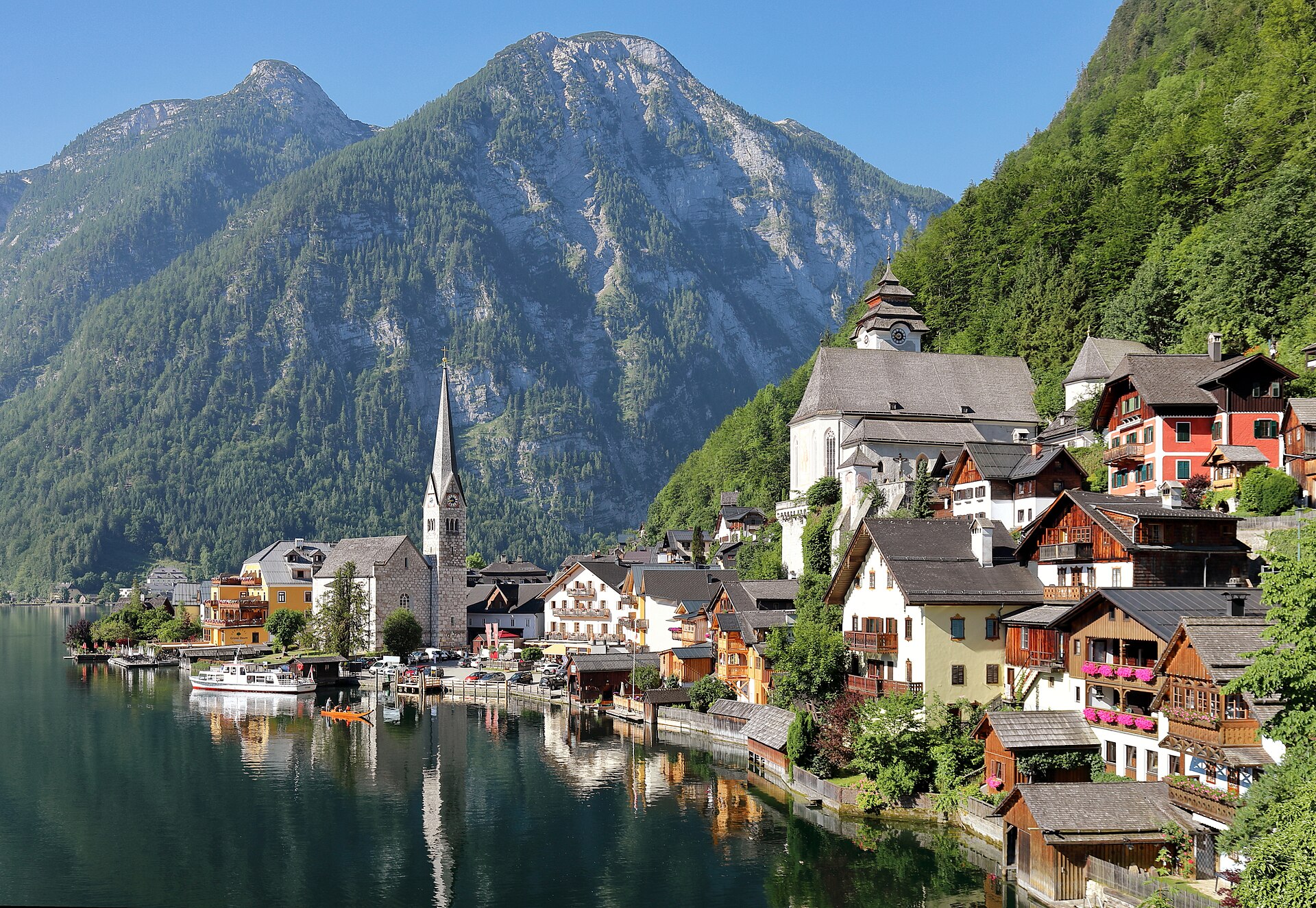 Hallstatt village on its lake with mountains behind
