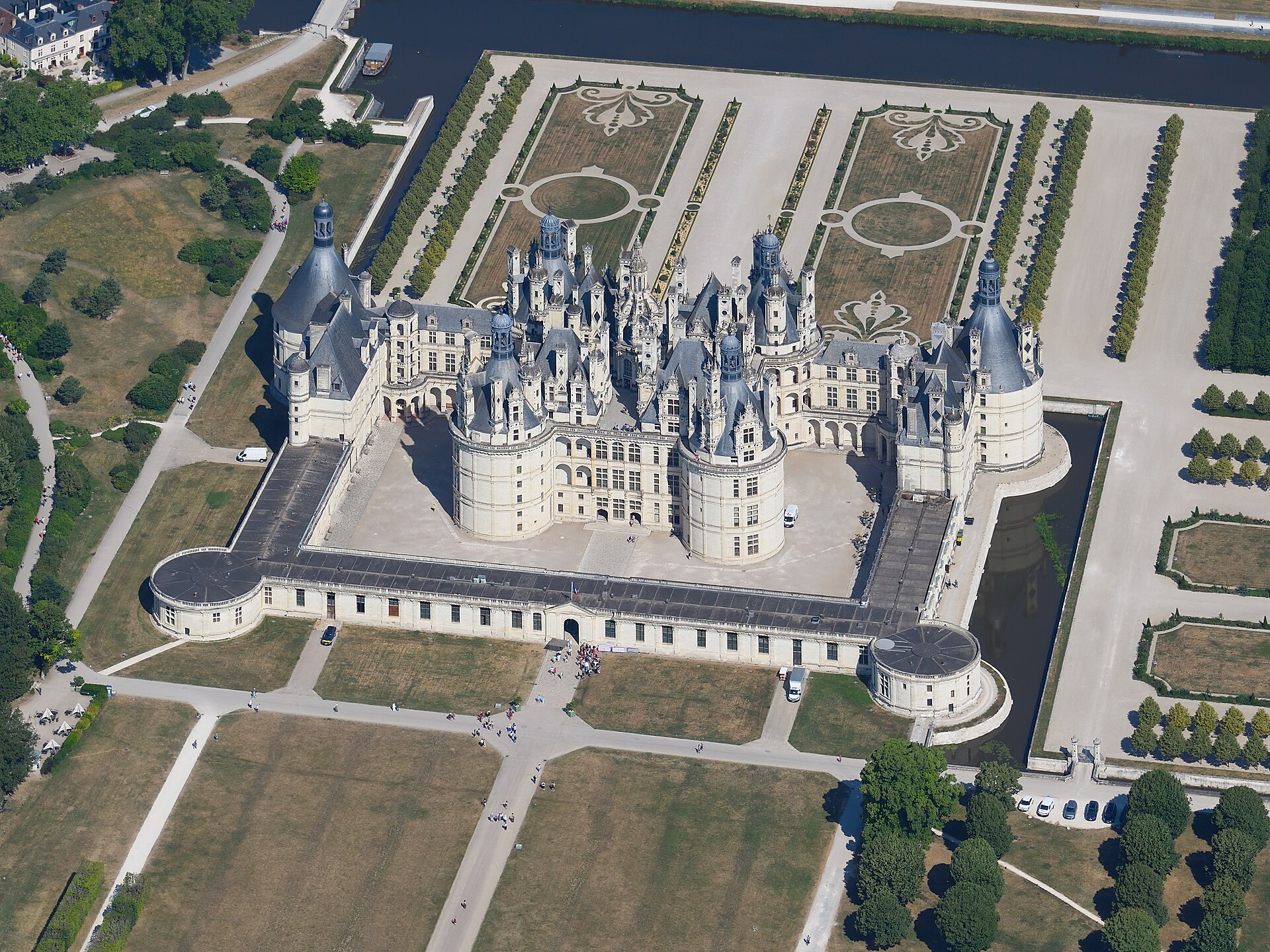 Château de Chambord reflected in the water