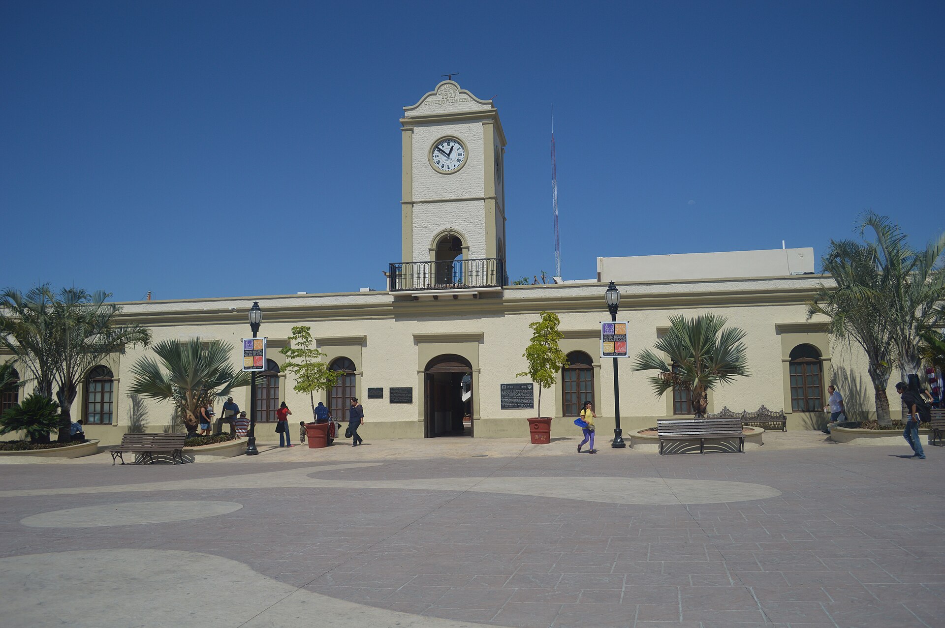 San José del Cabo colonial church and town square