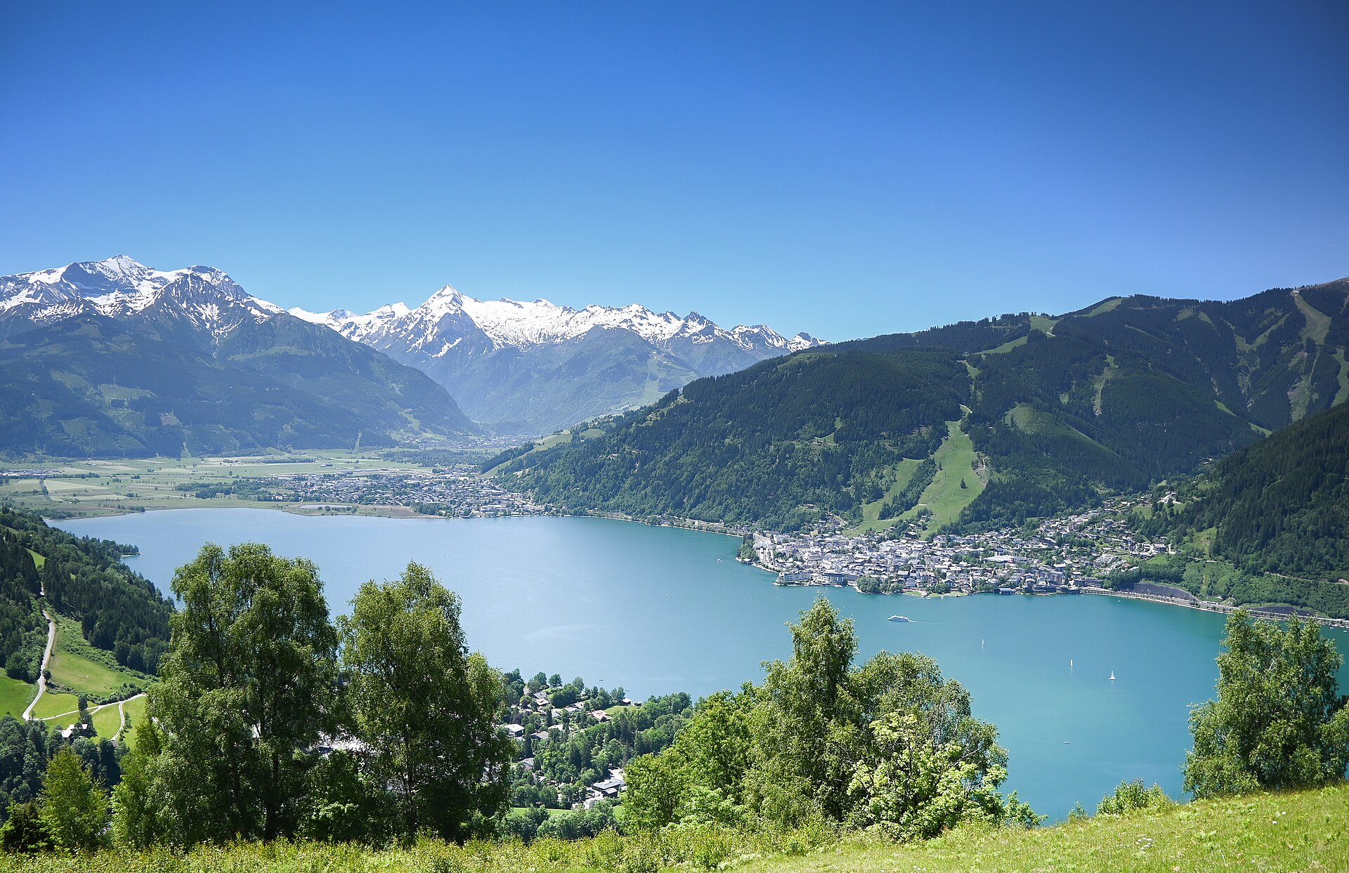 Zell am See with its lake and mountains